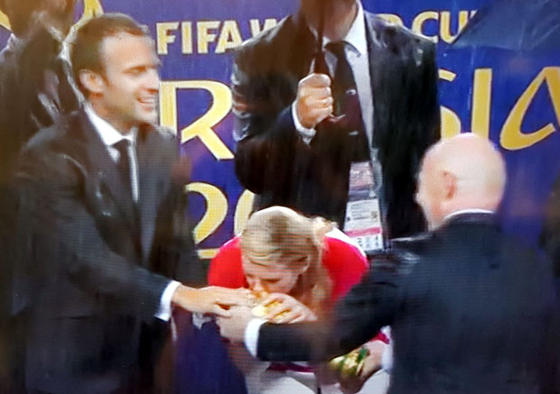 Колинда не љуби протокол